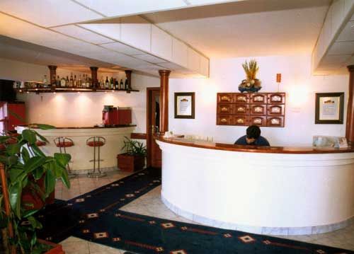 Brams Es Hotel Скопие Екстериор снимка
